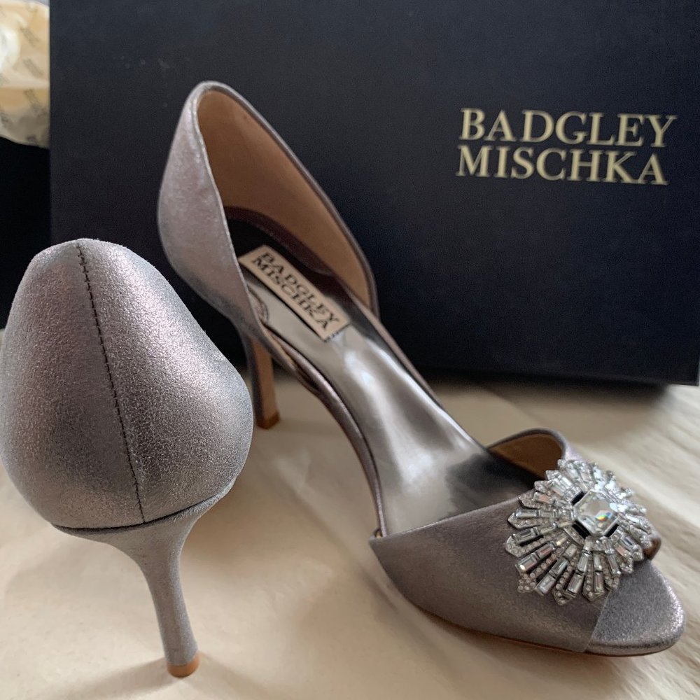 Badgley Mischka Jazmin Peep Toe Pump in Silver